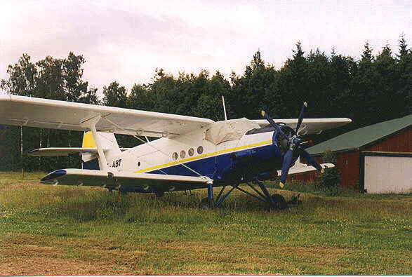 Doppeldecker AN2 am Flugplatz Tidaholm